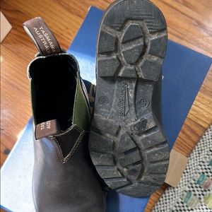 Blundstone women size 5 (US 8)